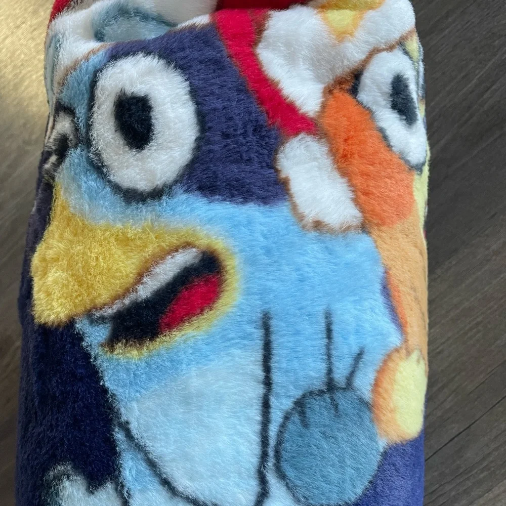 Bluey Holiday Print Throw Blanket Faux Fur Fleece Warm Winter Cozy Siblings NEW
